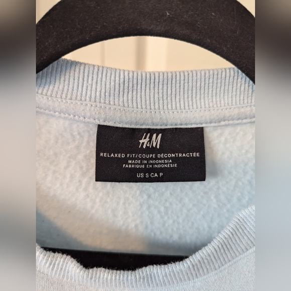 3/$20! H&M Mens Basic Crewneck Sweatshirt - Light Blue - Picture 9 of 14